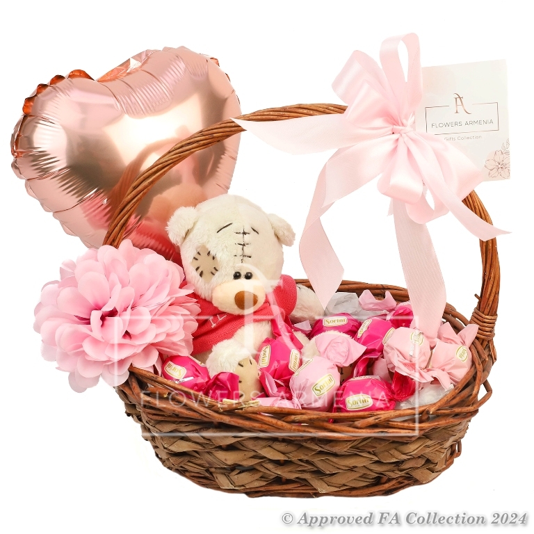 Nice gifts. Askar gift. красивые букеты в коробках. подарок в руках. кошелек с мишкой.