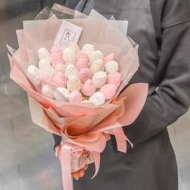 Chocolate Dipped Strawberries Bouquet