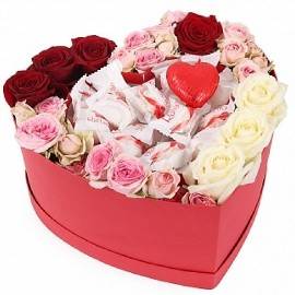 Box heart-shaped with Roses and Raffaello