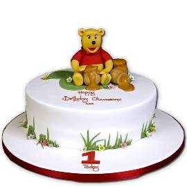 Winnie the Pooh on the Cake